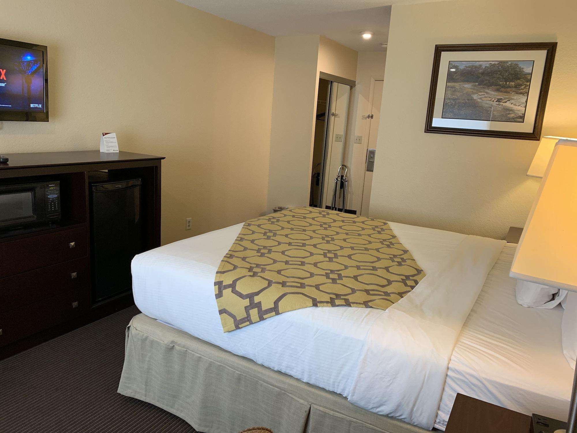 Baymont By Wyndham Jefferson City Exterior photo