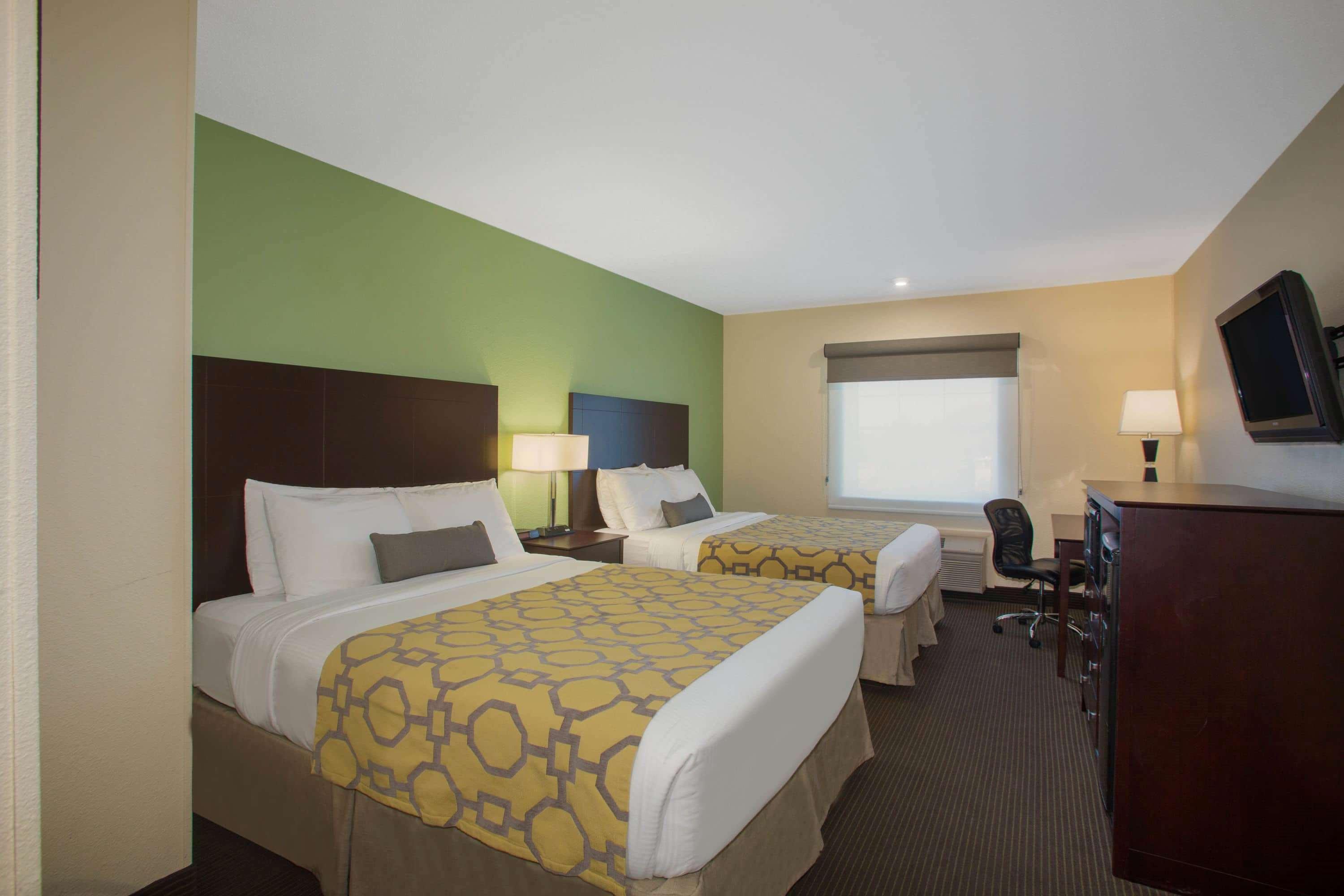 Baymont By Wyndham Jefferson City Exterior photo