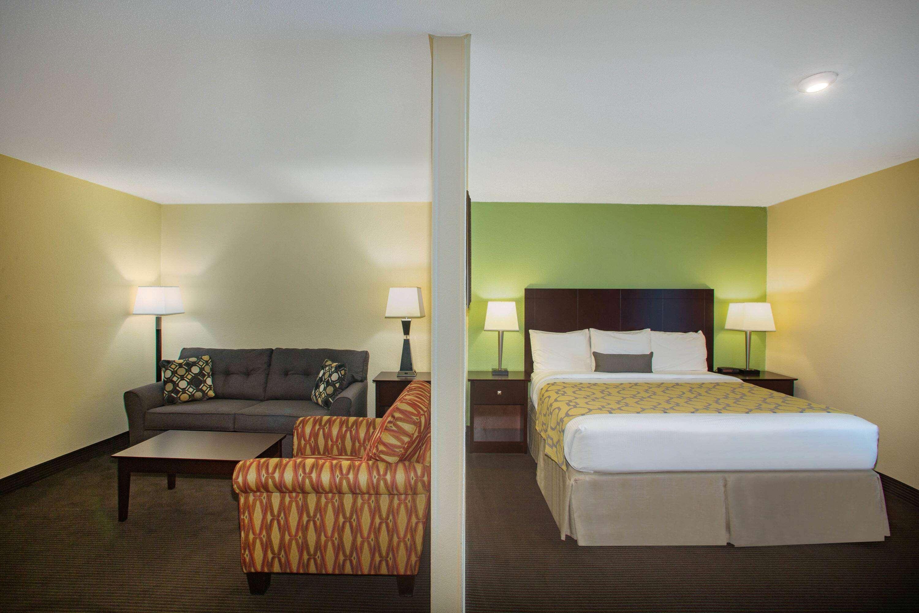 Baymont By Wyndham Jefferson City Exterior photo