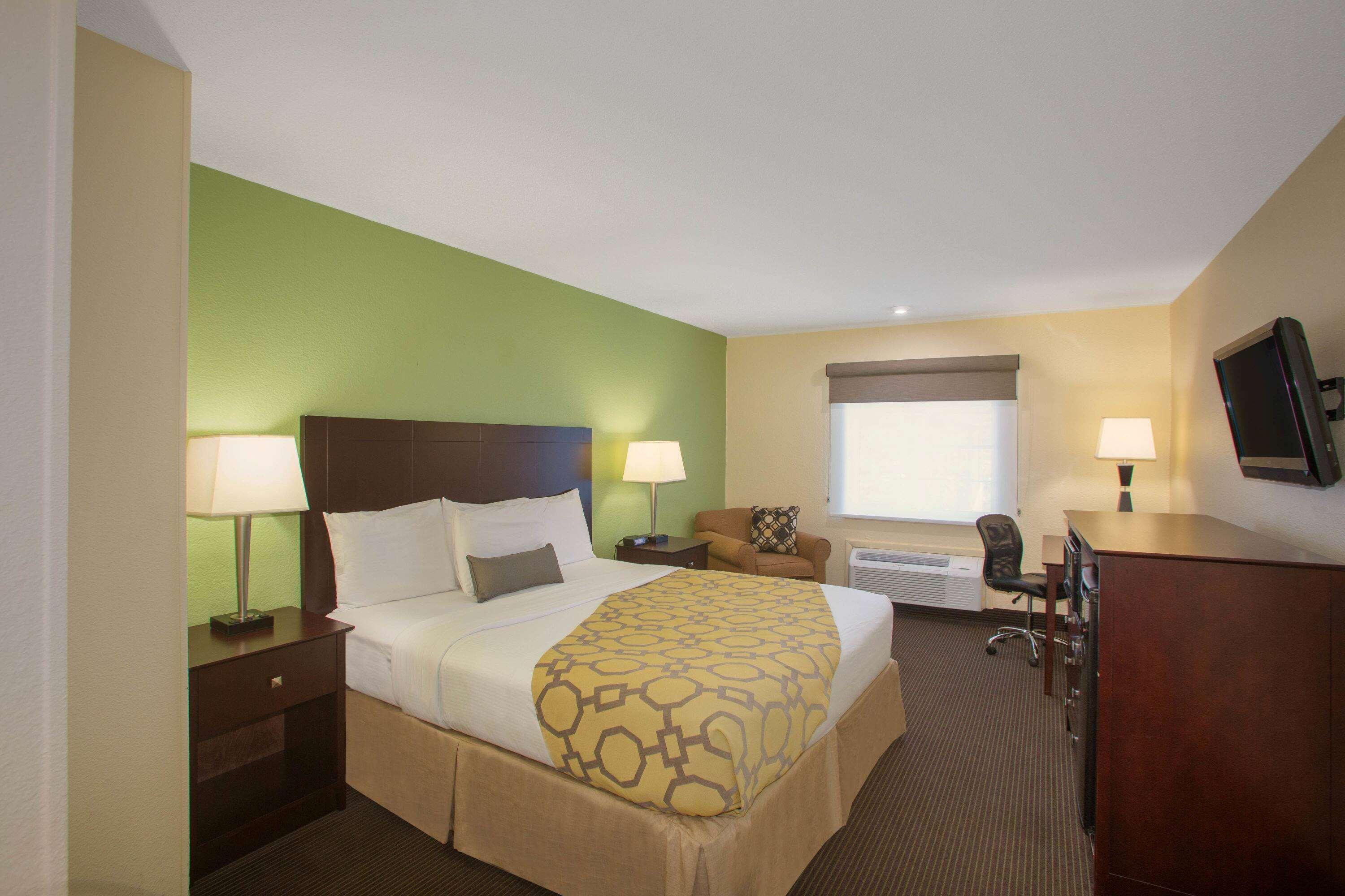 Baymont By Wyndham Jefferson City Exterior photo